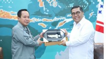 Wakil Ketua Umum Kadin Bidang Kelautan dan Perikanan Yugi Prayanto bersama Kepala Badan Kabakamla RI, Laksdya TNI Aan Kurnia