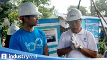 Presiden Direktur Amar Bank Vishal Tulsian bersama Susanto, Direktur Nasional Habitat for Humanity Indonesia