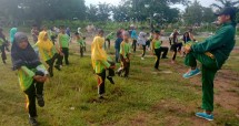 Prajurit Pamtas Yonif 411 Kostrad Ajak Anak Sekolah Senam Pagi Bersama