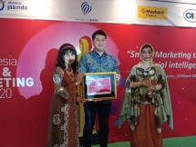 FIFGROUP raih penghargaan Indonesia Sales & Marketing Award 2020 dengan kategori 1st – The Best Multifinance Company – Asset (>Rp 10 T) (12/20), diterima langsung oleh Iwan Wahyu Ryandi selaku Modern Store Brand Partnership SPEKTRA yang diberikan oleh Hj. Irlisa Rachmadiana selaku Pemimpin Umum dan Pemimpin Redaksi Economic Review didampingi oleh Dwi Hanggraini selaku Pakar Pemasaran & Manajemen.