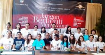 Produser, Penulis, Sutradara dan Pemain yang akan ikut memproduksi Film Bertema Kebangsaan "Jangan Berhenti Menyayangi Aku" saat syukuran persiapan produksi.