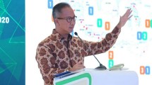 Menteri Perindustrian Agus Gumiwang Kartasasmita