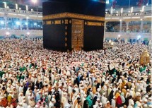 Jamaah Haji menunaikan ibadah di Kabah Masjidil Haram Makkah
