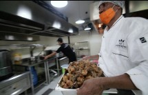 ACT berikan makan gratis warga terdampak Corona