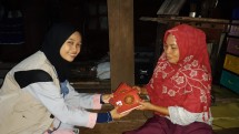 Bingkisan untuk Ustadzah Farida