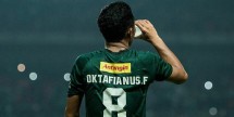 Penyerang Sayap Persebaya Oktafianus Fernando Dikaruniai Putra Pertama