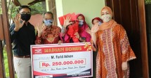 Easy Shopping Datangi Pemenang di Kediamannya
