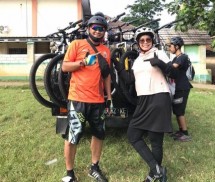 Coach Sudirman Gowes Sepeda Jaga Kondisi Fisik