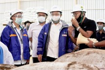 Perum Perindo Resmi Mengoperasikan Pabrik Pakan Ikan dan Udang di Subang