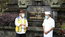 Menteri PUPR Basuki Hadimuljono meninjau kawasan Pura Besakih