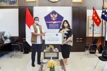 Satgas Penanganan Covid-19 Terima Donasi 220 Unit Troli UV-C Double-tube Stainless Steel