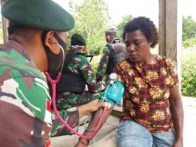 Satgas Yonif 413 Bremoro Pastikan Kondisi Kesehatan Warga Skouw Sae