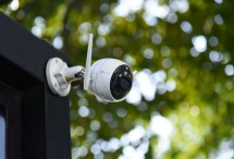 Camera EZVIZ C3X memiliki konfigurasi lensa ganda