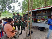 Satgas Pamtas RI-PNG Yonif 125/Simbisa Tingkatkan Minat Baca Masyarakat Sota