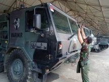 Prajurit Marinir Rutin Perawatan Tank BMP 3F, Tank PT 76 M, Truck LC