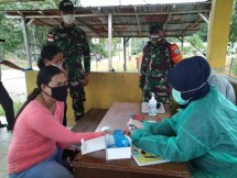 Satgas Pamtas Yonif 642 Jalankan Protokol Kesehatan Terhadap Pekerja Migran