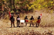 Prajurit TNI Rutin Patroli Patok Batas Negara