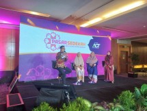 Fenita Arie saat di Launching pasarsedekah.com (kanan) (Doc:Anto)