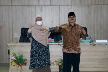 Muti Arintawati Direktur LPPOM periode 2020-2025, kiri