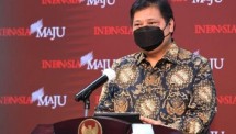 Menteri Koordinator Bidang Perekonomian yang juga selaku Ketua Komite Penanganan Covid-19 dan Pemulihan Ekonomi Nasional Airlangga Hartarto memberikan keterangan di Kantor Presiden, Jakarta, pada Kamis, 21 Januari 2021. Foto: BPMI Setpres/Lukas