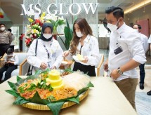 Peresmian MS Glow Building di Malang oleh owner MS Glow, Shandy Purnamasari dan Gilang Widya Purnama