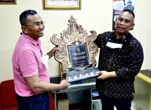 Dahlan Iskan Raih Penghargaan Karya Sastra Ayat Bhuwana