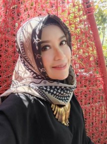 Artis Penyanyi Anies Fitriya