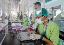 Pemeriksaan Genose di Pelabuhan