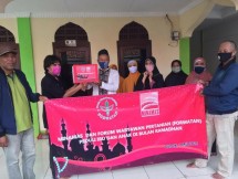 Forwatan dan Minamas Plantation membagikan sembako ke masyarakat