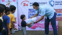 SoKlin Berikan Paket Bantuan Untuk Anak Jalanan