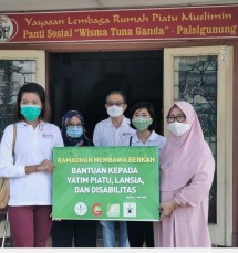 Menebar paket lebaran di Panti Sosial Tuna Ganda