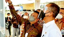 Menperin Agus Gumiwang Kartasasmita bersama Direktur Utama PT Modern Industrial Estate Pascall Wilson saat kunjungan kerja ke Modern Halal Valey Cikande