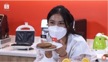 Tyna Kanna Mirdad di Acara Kampanye Shopee 7.7 Mega Elektronik Sale secara daring, Kamis (17/6/2021).