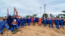 Pekerja Proyek Pipa Rokan