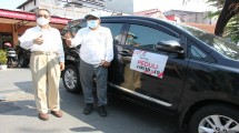 Tim Aprobi yang tebar paket makanan