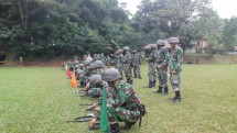 Prajurit Batalyon Kesehatan 1 Marinir Laksanakan Menembak Senapan SS1
