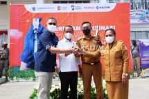 Pupuk Katim Salurkan Ribuan Paket Sembako dan Alat Kesehatan