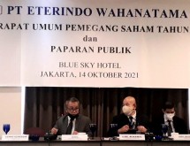 Suasana acara paparan publik PT Eterindo Wahanatama Tbk di Jakarta, Kamis (14/10/2021). Dari kiri ke kanan : Direktur ETWA, Azwar Alinuddin; Presiden Direktur ETWA, Lie Kiong; dan Direktur ETWA, Adry Nugroho. (Foto: Bang Abe)