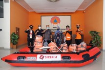 Jumat (08/10/2021) – Penyerahan bantuan perahu karet SiCepat Ekspres kepada BPBD Kab. Bekasi