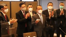 Menteri Investasi/Kepala BKPM Bahlil Lahadalia saat menemui Chairman Foxconn Young Liu dan CEO Gogoro Horace Luke