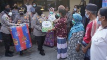 POLWAN RI Salurkan Donasi untuk Korban Erupsi Semeru Lumajang