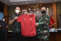 Kepala Staf Angkatan Darat (Kasad) Jenderal TNI Dudung Abdurachman, S.E., M.M., saat menerima kunjungan Ketua Umum PSSI Mochammad Iriawan 