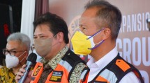 Menteri Perindustrian Agus Gumiwang Kartasasmita bersama Menteri Koordinator Bidang Perekonomian Airlangga Hartarto