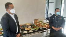 Direktur utama PT. Triger Boga Sejahtera, dr. Andjar Bhawono (kiri)
