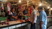 Penjual Daging Sapi di Pasar Tradisional 