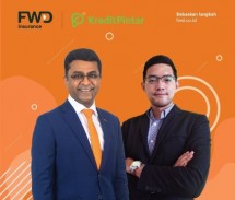 Kiri-kanan: Direktur Utama FWD Insurance Anantharaman Sridharan dan Direktur Kredit Pintar Wisely Wijaya