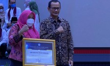 Universitas Nusa Mandiri Raih Penghargaan Perguruan Tinggi dengan Pelaporan PDDIKTI 100%
