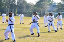 Prajurit Marinir Latihan Karate