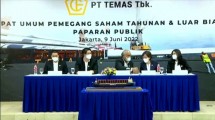 Para Dewan Komisaris dan Direksi PT Temas Tbk sedang melaksanakan acara paparan publik usai RUPST dan RUPSLB di Jakarta, Kamis (09/06/2022). (Foto: Bang Abe)