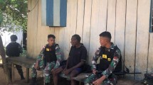 Satgas Pamtas Yonif 126 KC Laksanakan Komsos dengan Masyarakat Perbatasan Papua